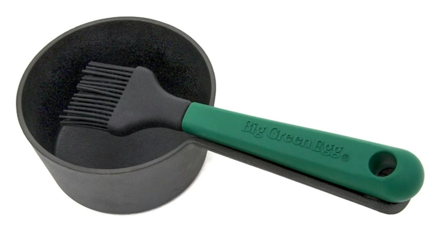 Big Green Egg Gusseisen Saucentopf Mit Pinsel 1 Big Green Egg Gusseisen Saucentopf Mit Pinsel