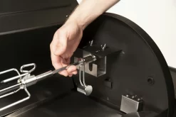 Broil King Pellet Smoker Drehspieß-Set Mit Elektromotor 8 Broil King Pellet Smoker Drehspieß-Set Mit Elektromotor -Küchengrill BK 60669 action 02