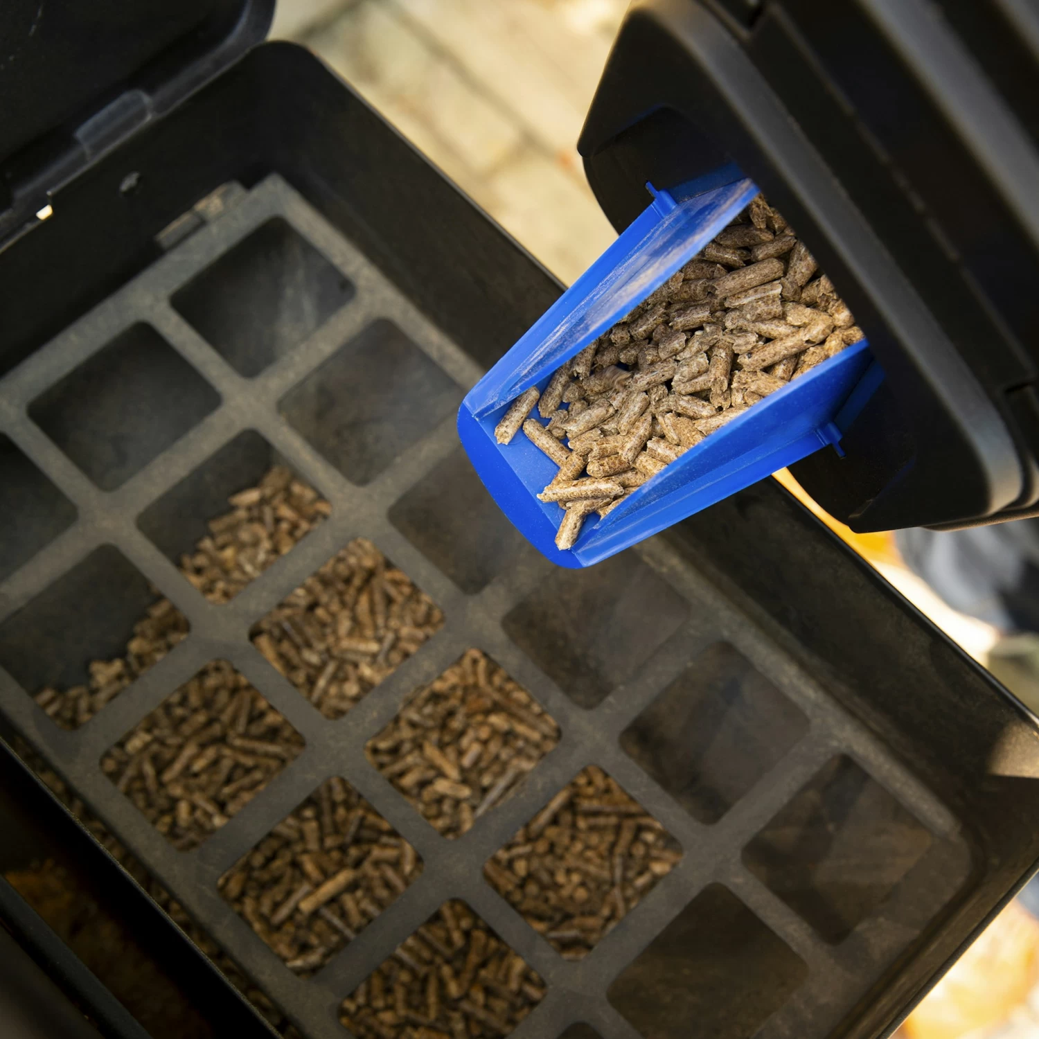 Broil King Pellet-Behälter 5 Broil King Pellet-Behälter – Bild 5