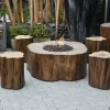 Gardenforma Sitzgruppen -Set: Gas Feuerstelle Manchester Aus Faserbeton In Baumstammoptik, Redwood & 4x Hocker