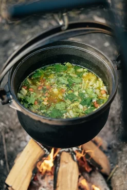 IGNIUM Taran Feuertopf -Küchengrill TARAN Gusseisen Feuertopf Lagerfeuer Ignium