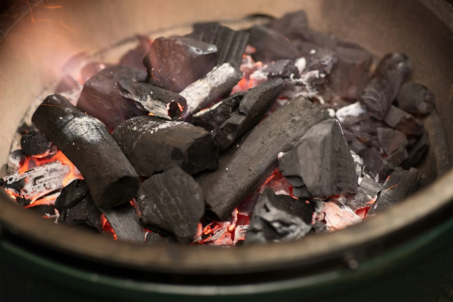 Big Green Egg Bio-Holzkohle, Holzkohle Vom Apfelbaum Und Kräuterbaum 5 Big Green Egg Bio-Holzkohle, Holzkohle Vom Apfelbaum Und Kräuterbaum – Bild 5