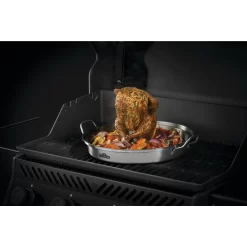 NAPOLEON PRO Edelstahl Hähnchen-Halterung (56067) 9 NAPOLEON PRO Edelstahl Hähnchen-Halterung (56067) -Küchengrill napo 56067 Premium Chicken Infusion Roaster In Use Chicken
