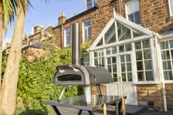 Ooni Karu 12G Multi-Brennstoff Outdoor Pizzaofen -Küchengrill ooni Karu 12G Set Up House View