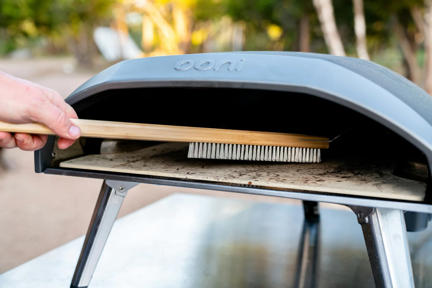 Ooni Pizzaofen-Bürste 2 Ooni Pizzaofen-Bürste – Bild 2